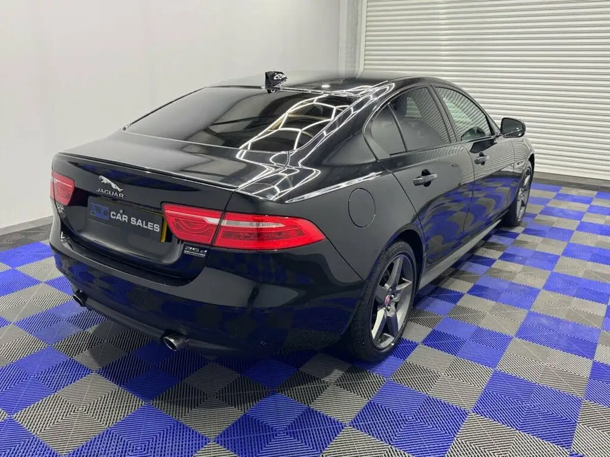 2017-jaguar-xe-20d-r-sport-240ps-awd-ss-1998cc-auto-big-8