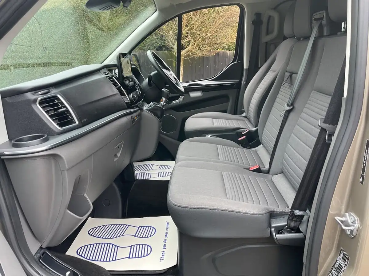 2019-ford-tourneo-custom-20tdci-310-l1-titanium-130ps-big-9