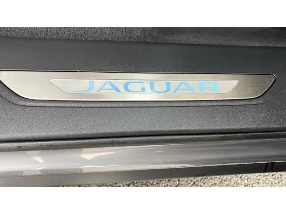 2022-jaguar-f-pace-20-d200-r-dynamic-hse-big-24