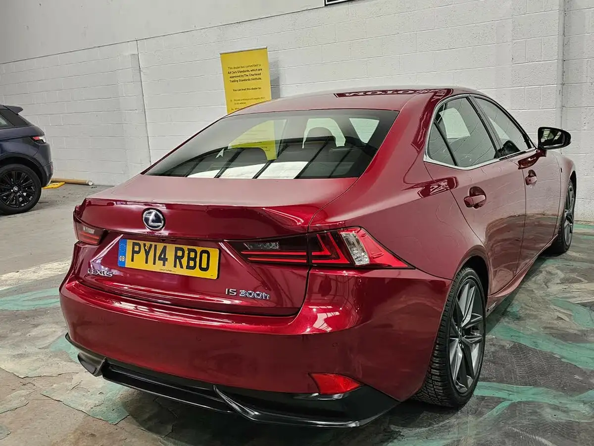 2014-lexus-is-300h-25-f-sport-big-22