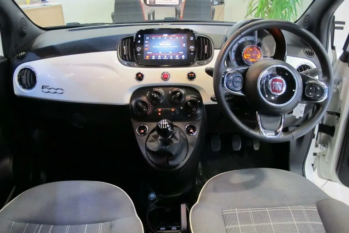 2021-fiat-500-10-lounge-big-32