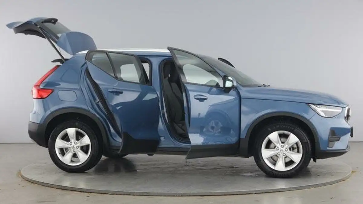 2024-volvo-xc40-20-b3-core-big-9