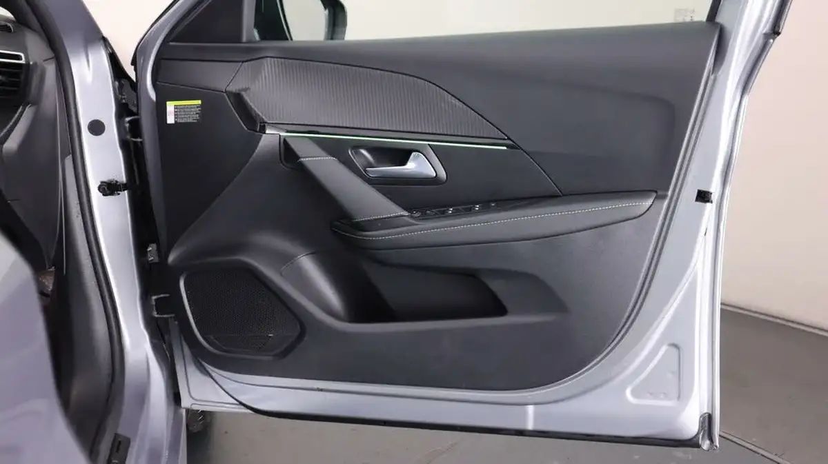 2021-peugeot-208-e-gt-premium-big-15