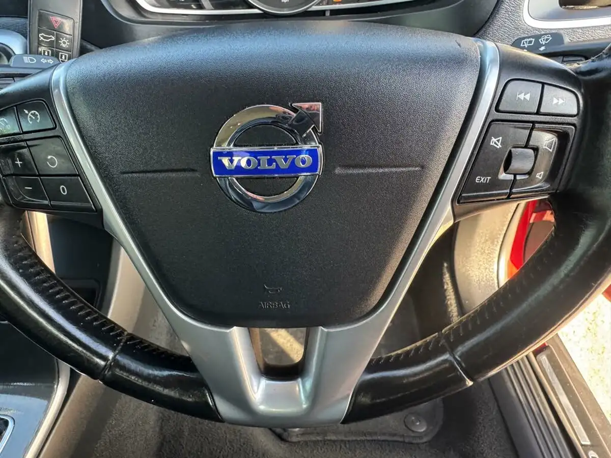 2013-volvo-v40-16td-d2-cross-country-lux-big-27