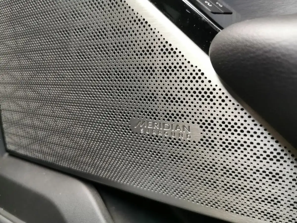 2018-land-rover-range-rover-velar-20-p300-r-dynamic-se-big-13