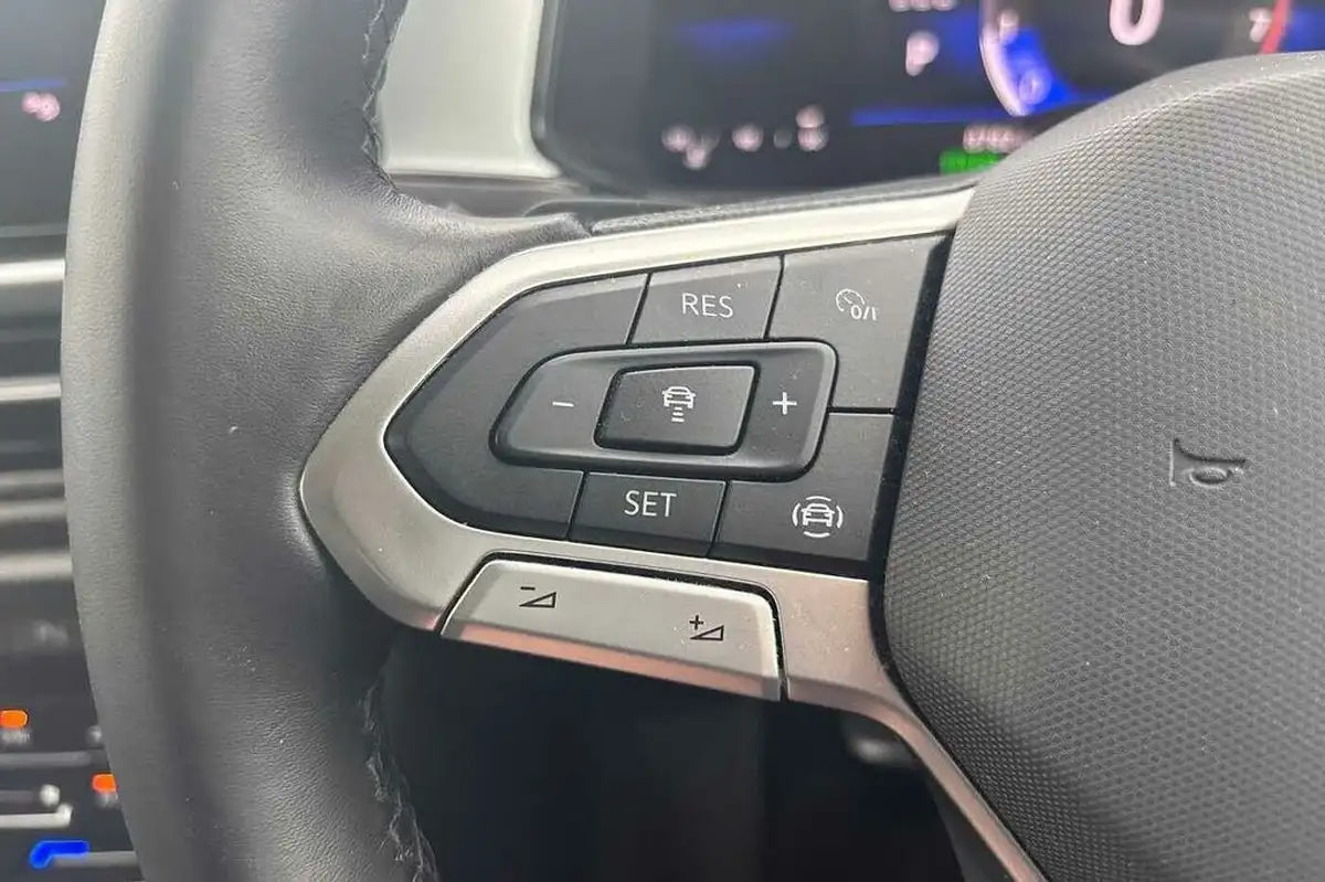 2023-volkswagen-t-roc-15-tsi-life-dsg-big-13