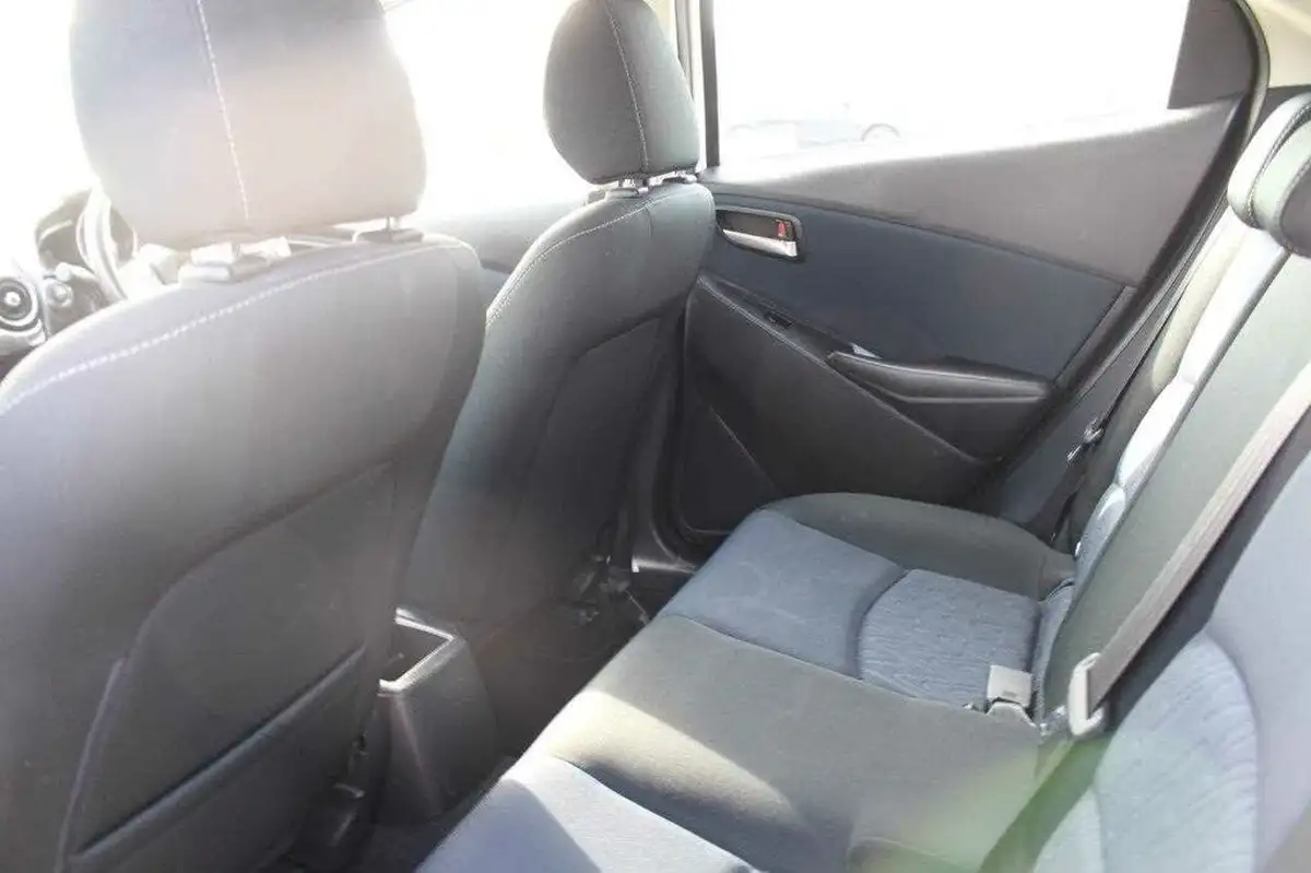 2016-mazda-mazda2-15-se-l-nav-big-28