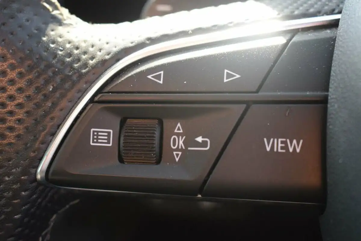 2021-audi-q3-15-35-tfsi-black-edition-codcomfort-sound-pack-station-wagon-big-24
