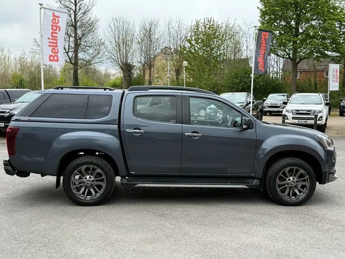 2020-isuzu-d-max-19td-blade-canopy-auto-big-11