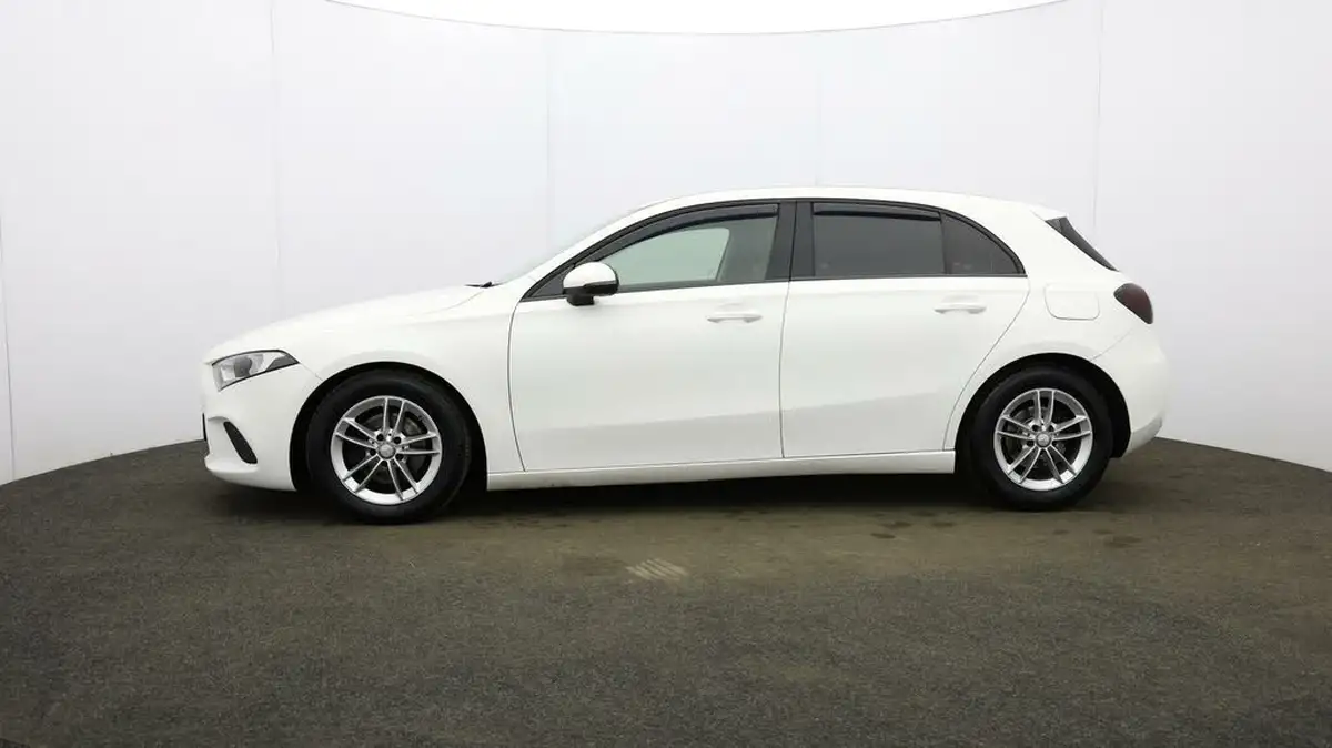 2018-mercedes-benz-a-class-15d-a180d-se-116ps-ss-7g-dct-big-61
