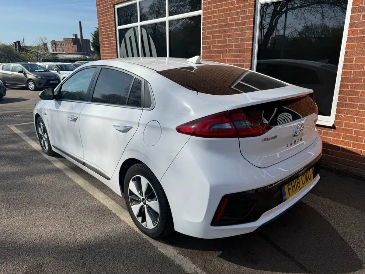 2018-hyundai-ioniq-16-gdi-premium-se-plug-in-hybrid-big-4