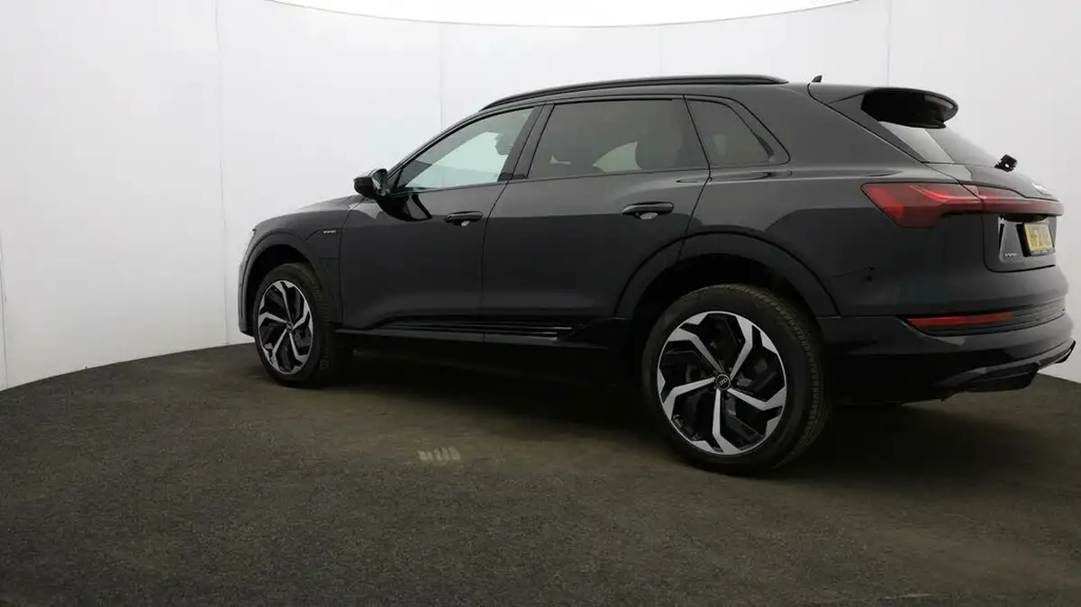 2021-audi-e-tron-50e-black-edition-station-wagon-big-42