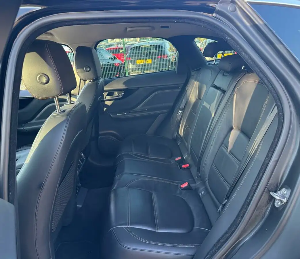 2017-jaguar-f-pace-20-i4d-prestige-180ps-awd-auto-big-23