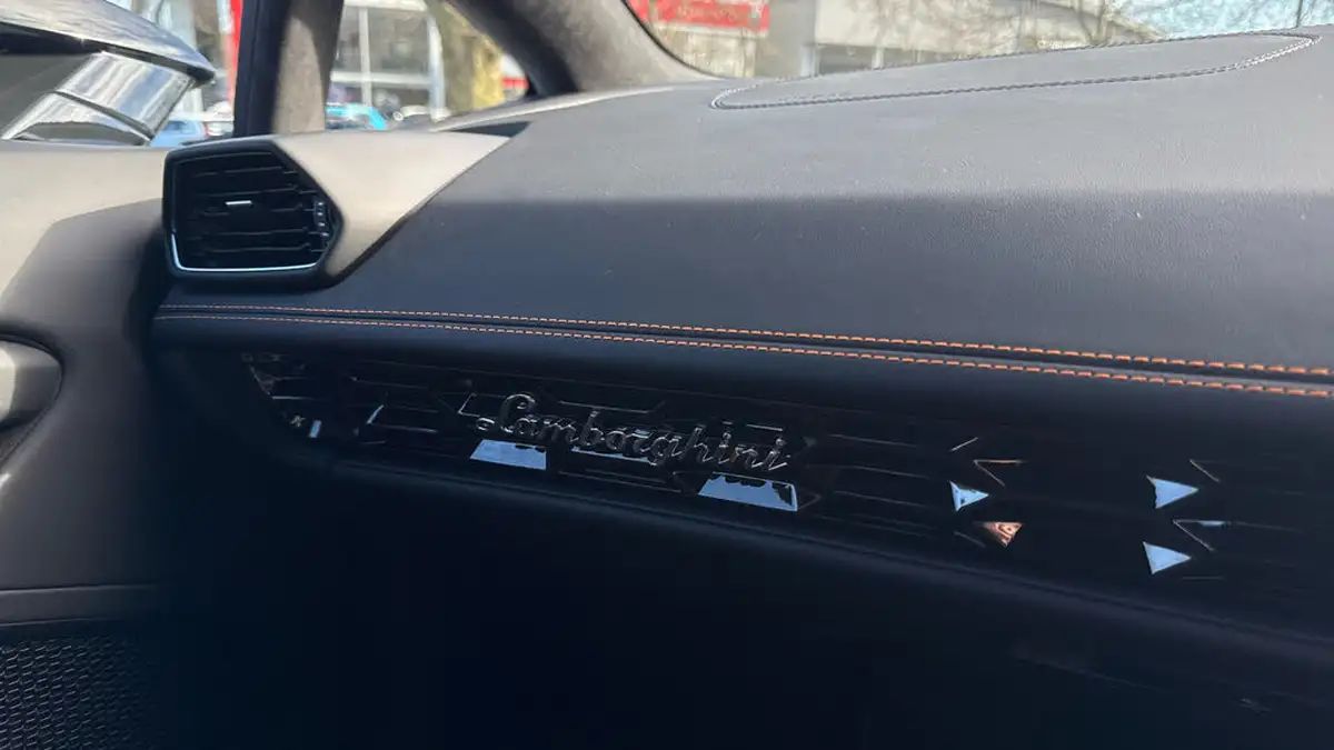 2022-lamborghini-huracan-big-19