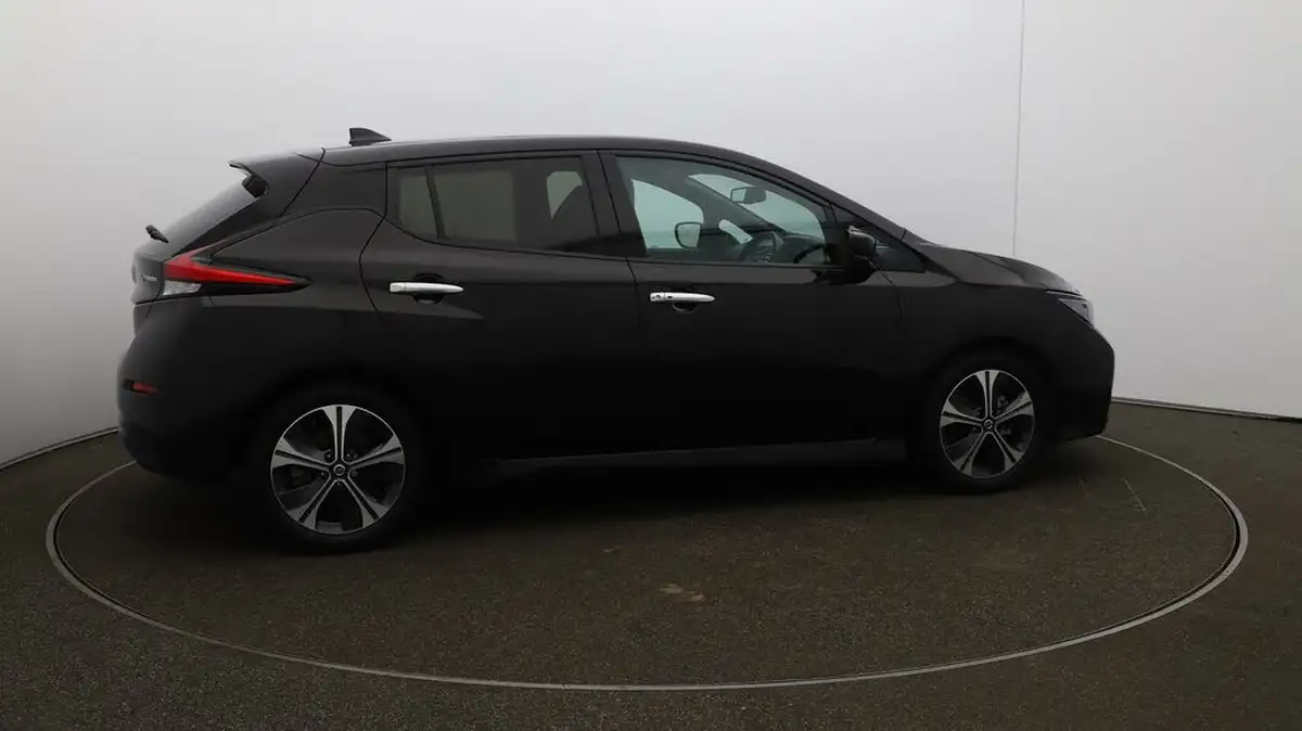 2021-nissan-leaf-e-tekna-big-43