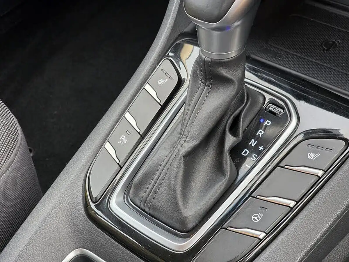 2018-hyundai-ioniq-16-gdi-premium-hybrid-big-19