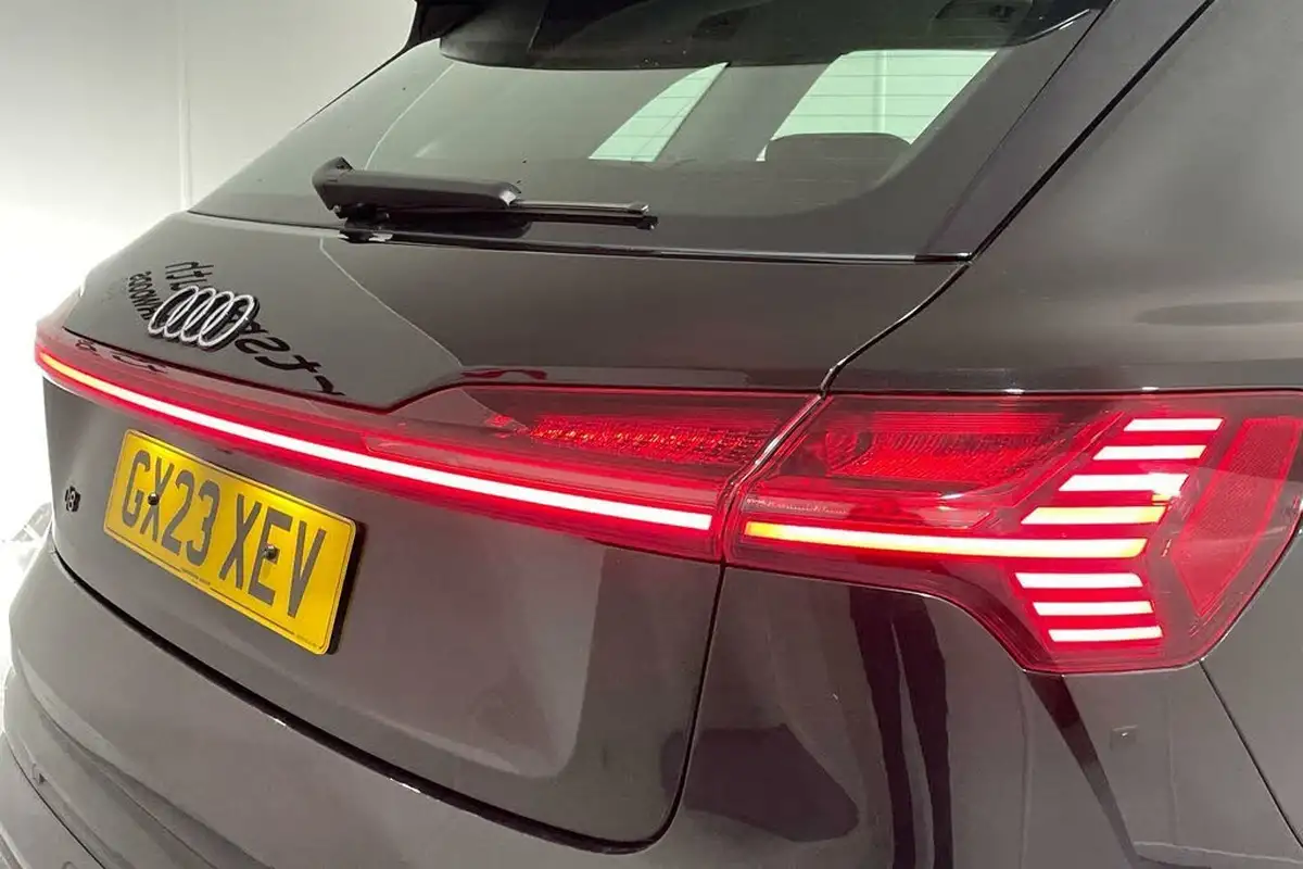 2023-audi-q8-e-tron-50e-sport-suv-big-15