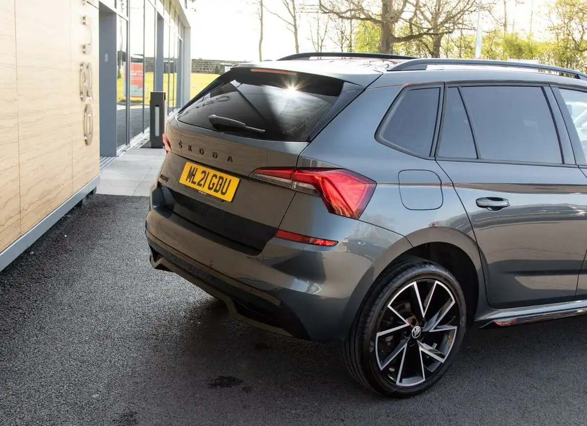 2021-skoda-kamiq-10-tsi-monte-carlo-109ps-big-8