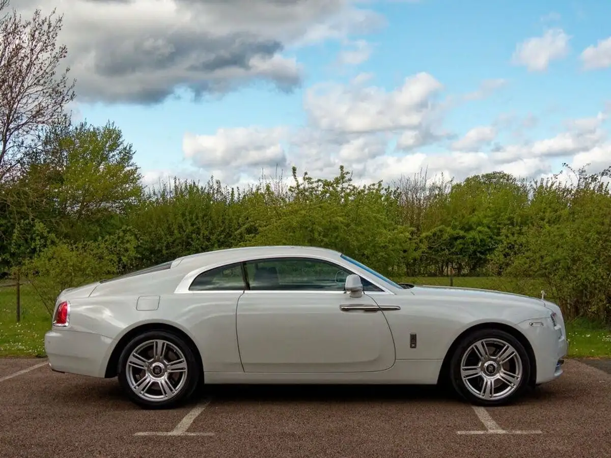 2016-rolls-royce-wraith-66-big-5