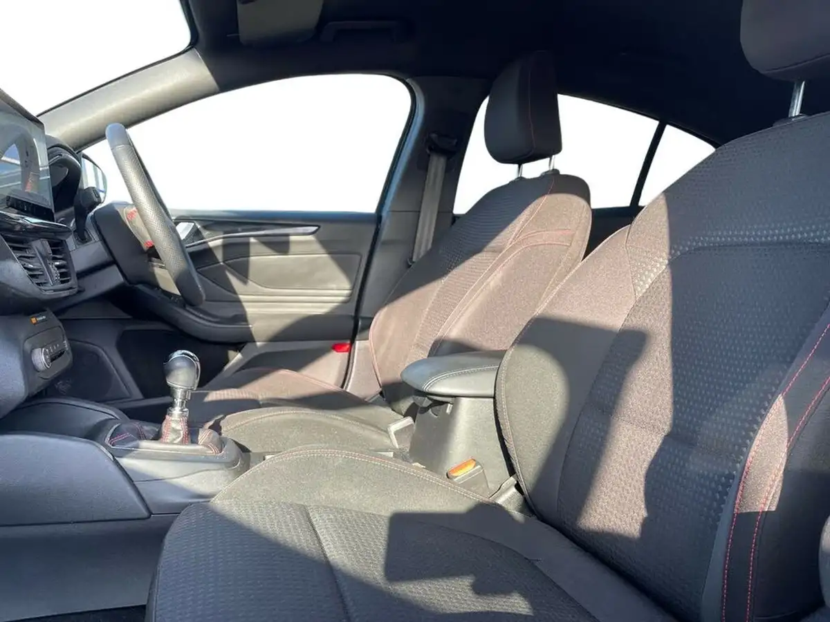 2023-ford-focus-10t-st-line-125ps-hatchback-big-7