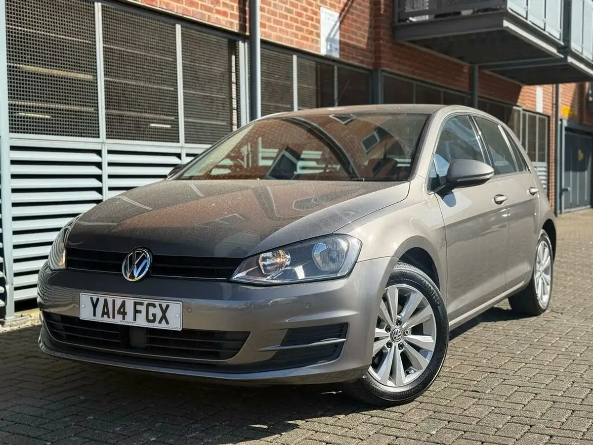 2014-volkswagen-golf-14-se-122ps-bmtss-hatchback-5d-1395cc-big-3
