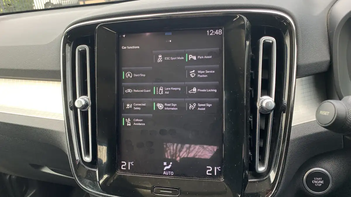 2021-volvo-xc40-15-t3-momentum-161bhp-big-29
