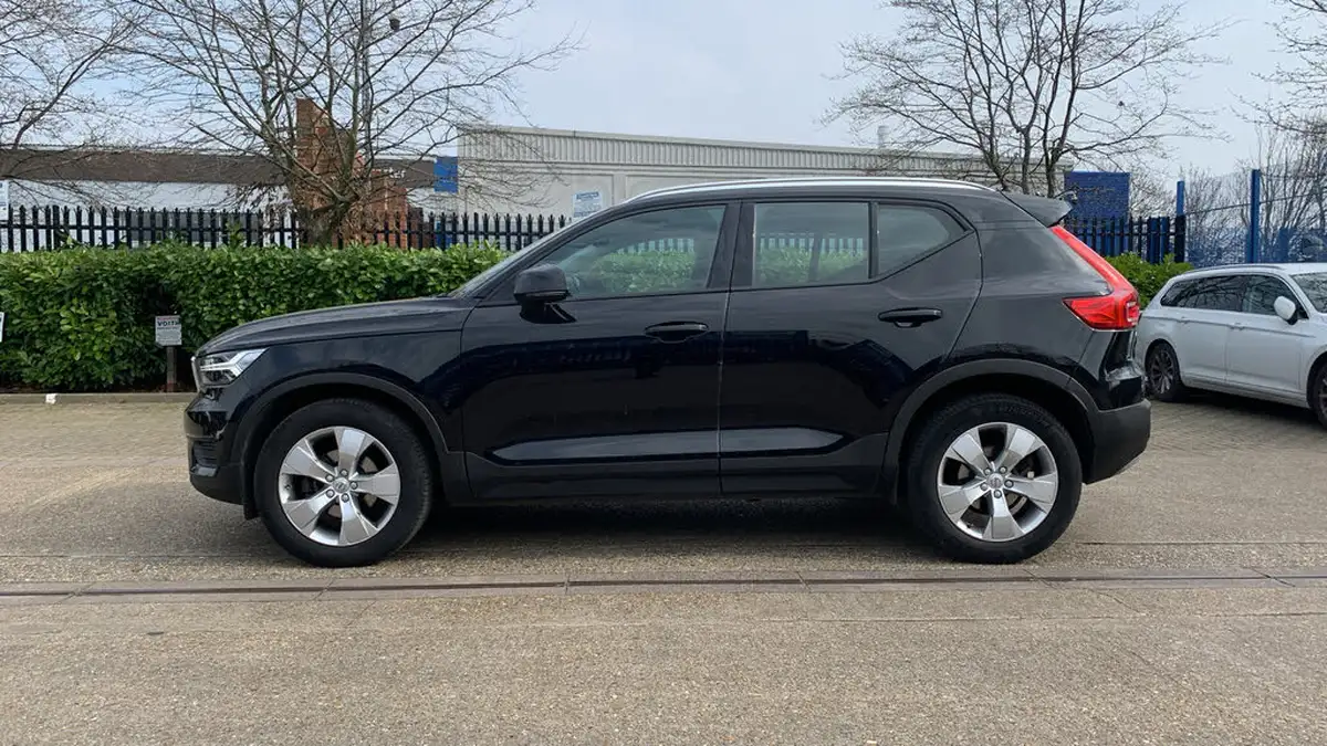 2021-volvo-xc40-15-t3-momentum-161bhp-big-5