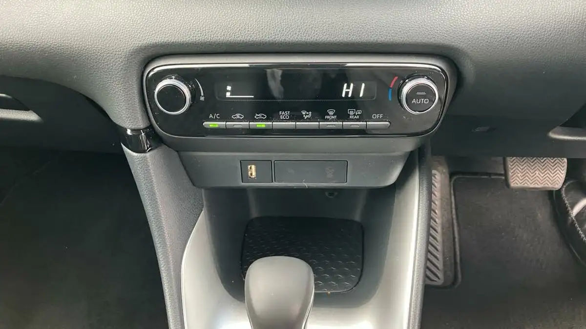 2023-toyota-yaris-15-vvt-i-design-big-21