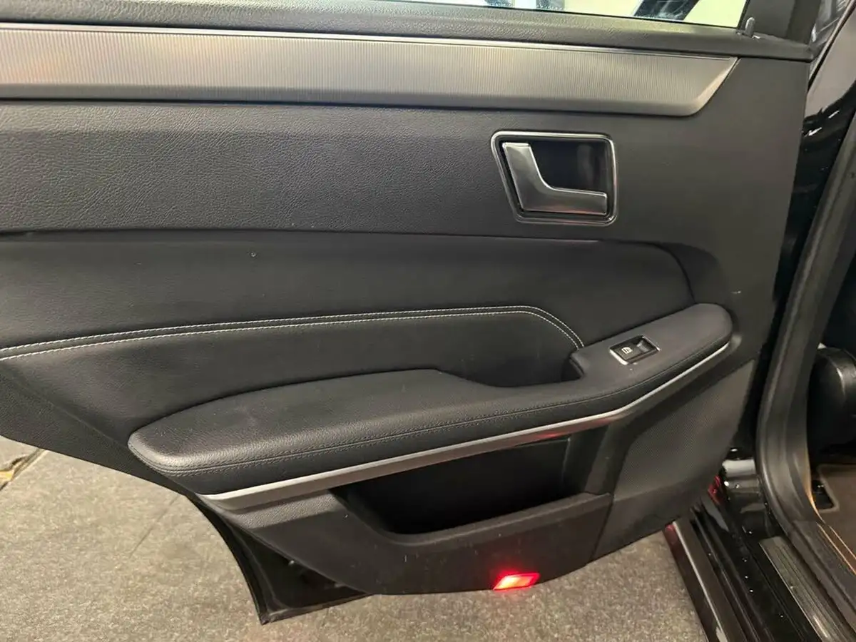2016-mercedes-benz-e-class-21cdi-e220-amg-night-edition-saloon-4d-big-36