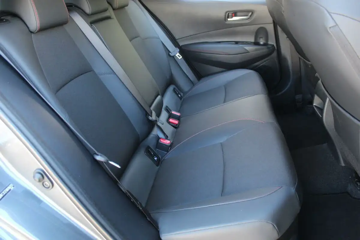2023-toyota-corolla-20-vvt-i-gr-sport-193bhp-hatchback-big-20