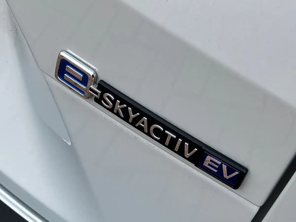 2024-mazda-mx-30-e-makoto-145ps-0cc-big-13