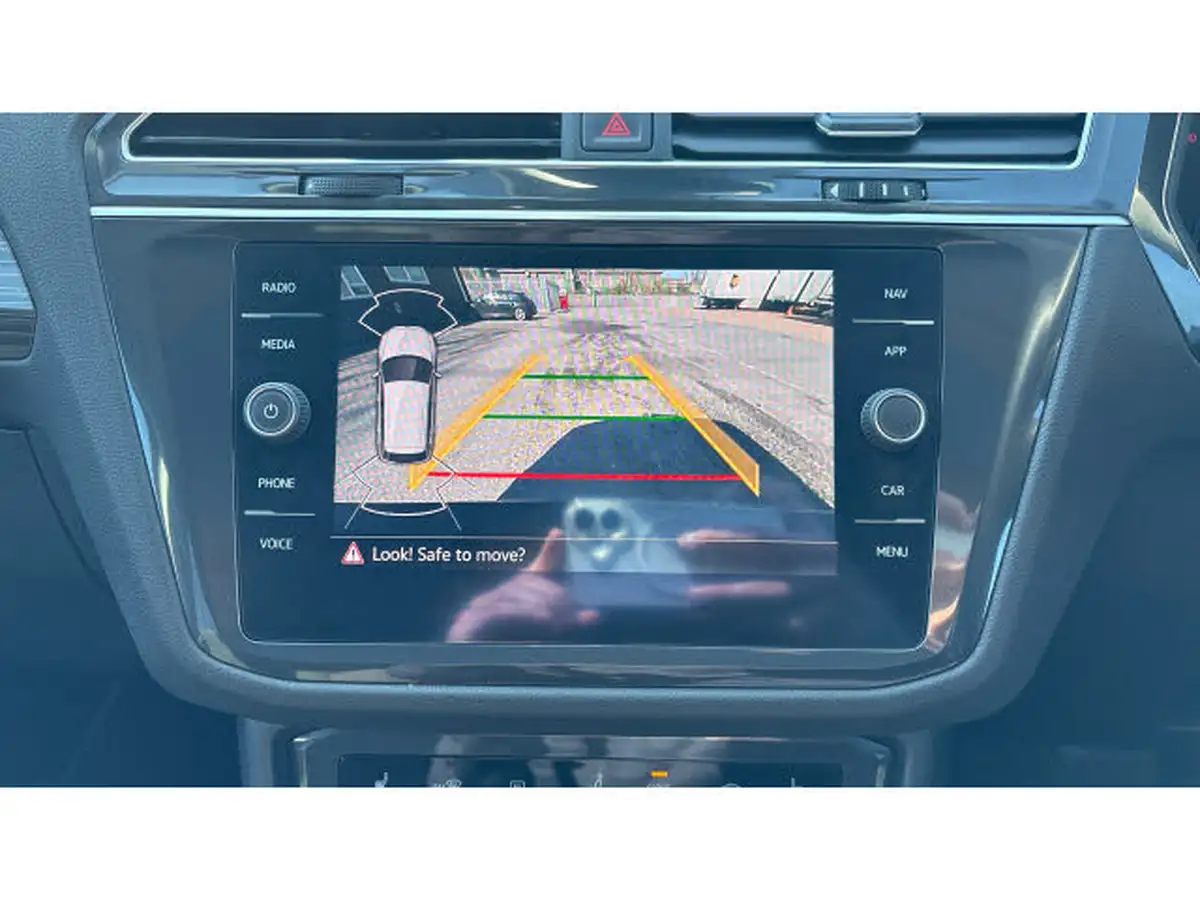 2023-volkswagen-tiguan-allspace-15-tsi-r-line-big-45