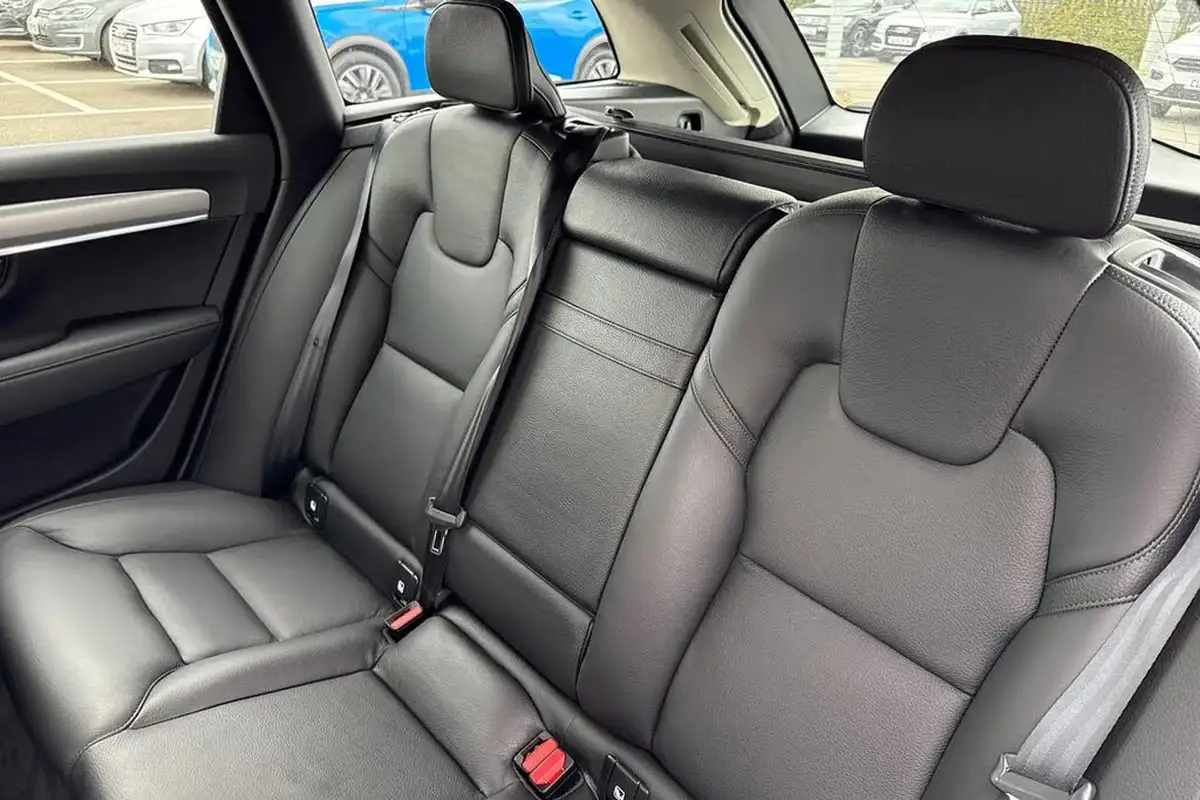2019-volvo-v90-20-t4-momentum-pro-big-18