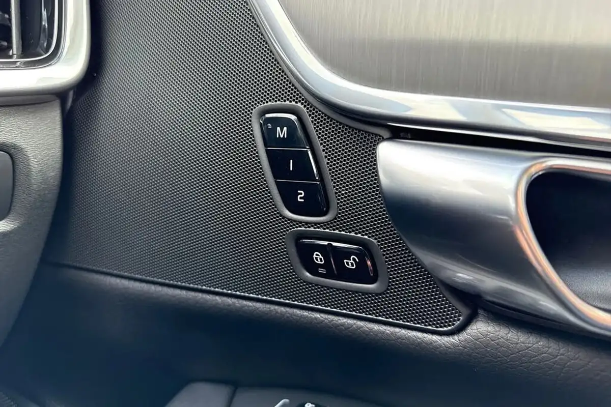 2019-volvo-v90-20-t4-momentum-pro-big-42