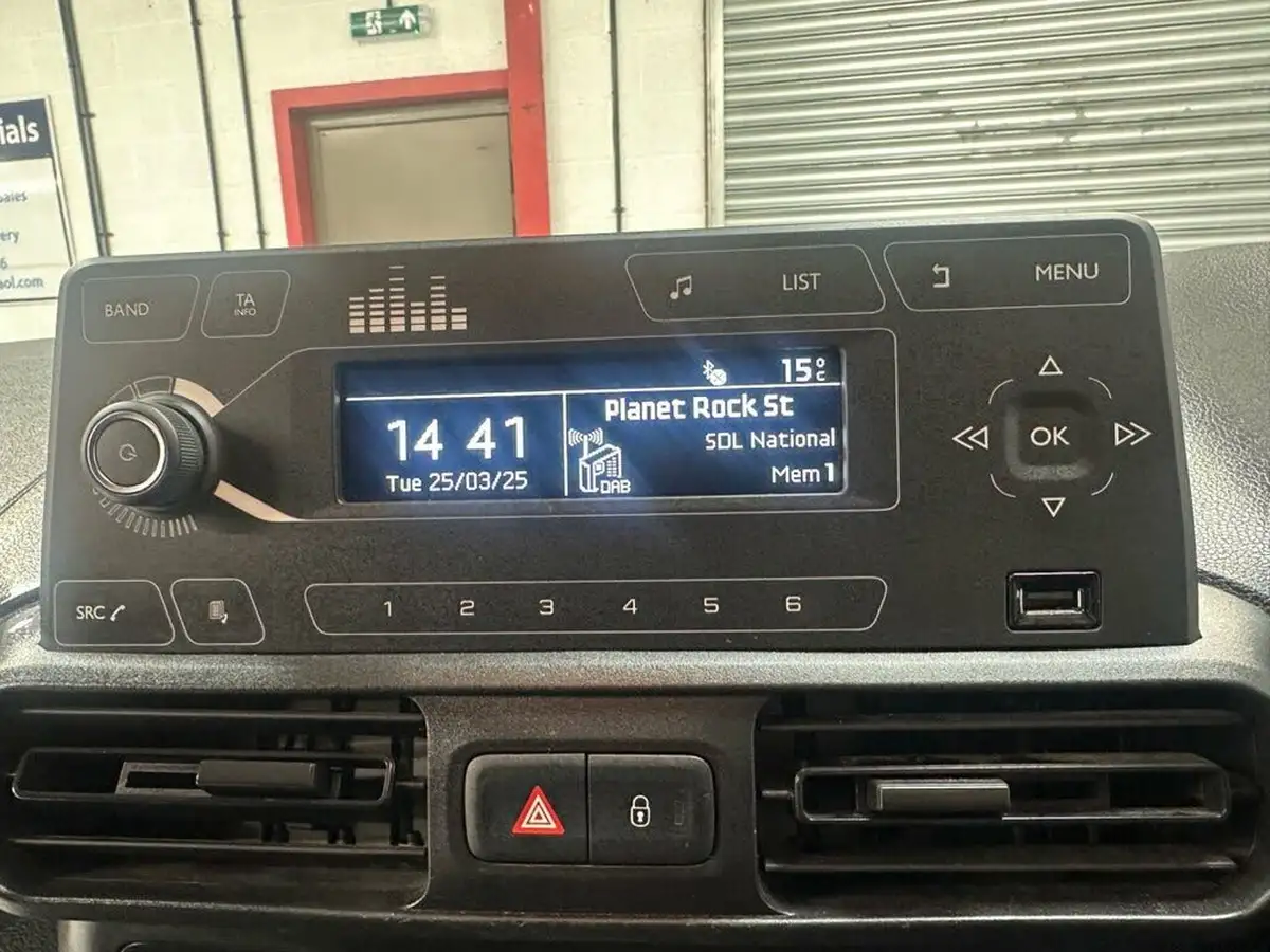 2020-vauxhall-combo-15cdti-sportive-2300-100pseu6dt-l1h1-panel-big-15