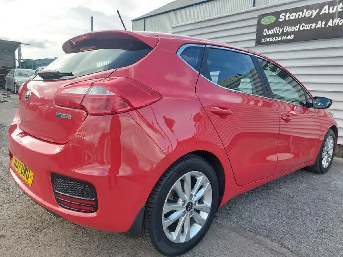 2017-kia-ceed-16crdi-2-hatchback-big-6