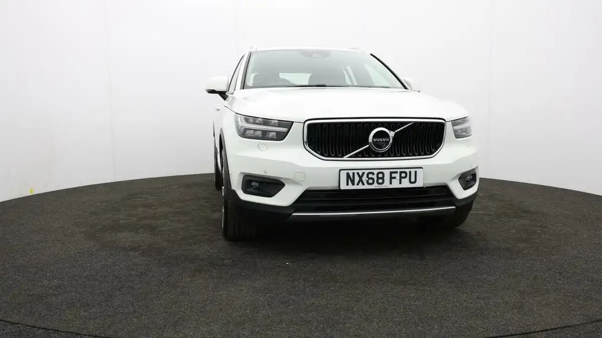 2018-volvo-xc40-20td-d3-momentum-pro-geartronic-big-44
