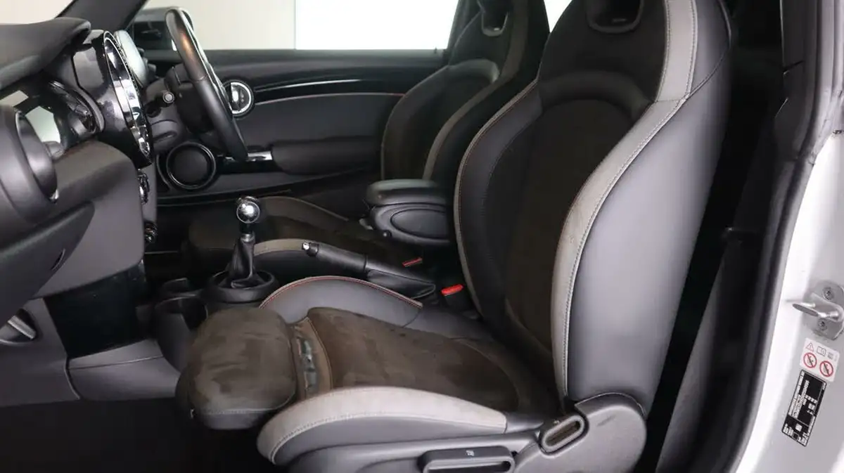 2021-mini-cooper-20-cooper-s-sport-hatchback-3d-big-14