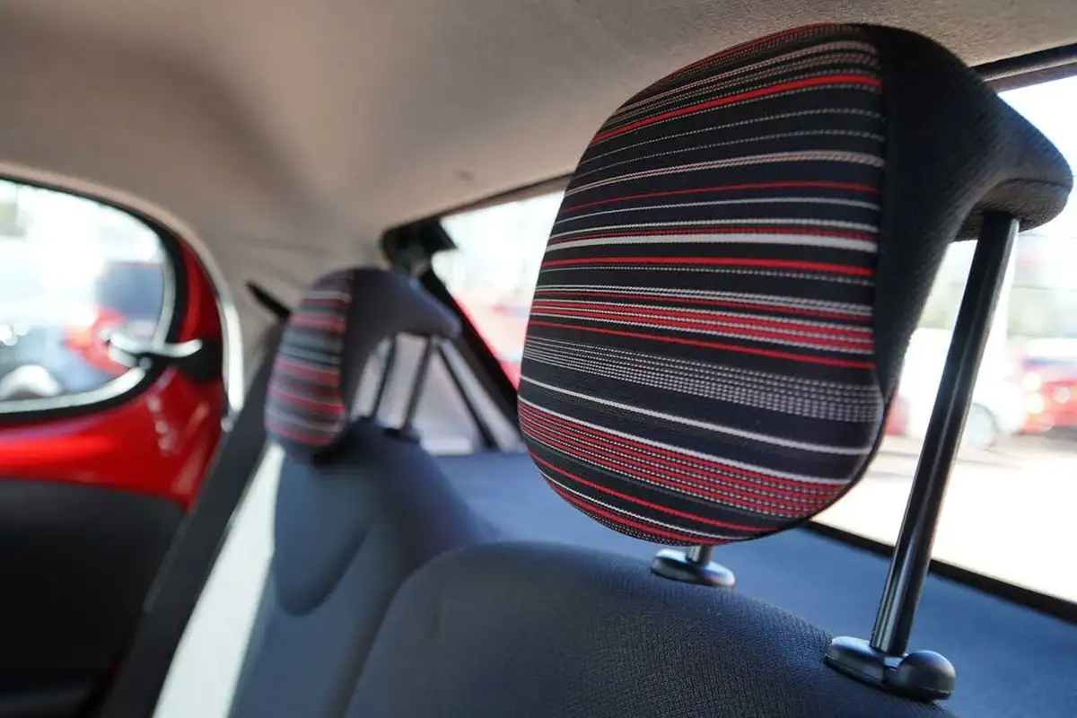 2015-citroen-c1-12-puretech-feel-5d-big-42
