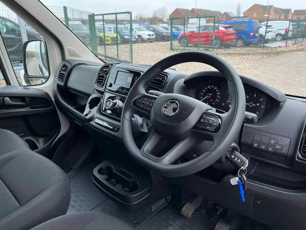 2024-vauxhall-movano-big-4