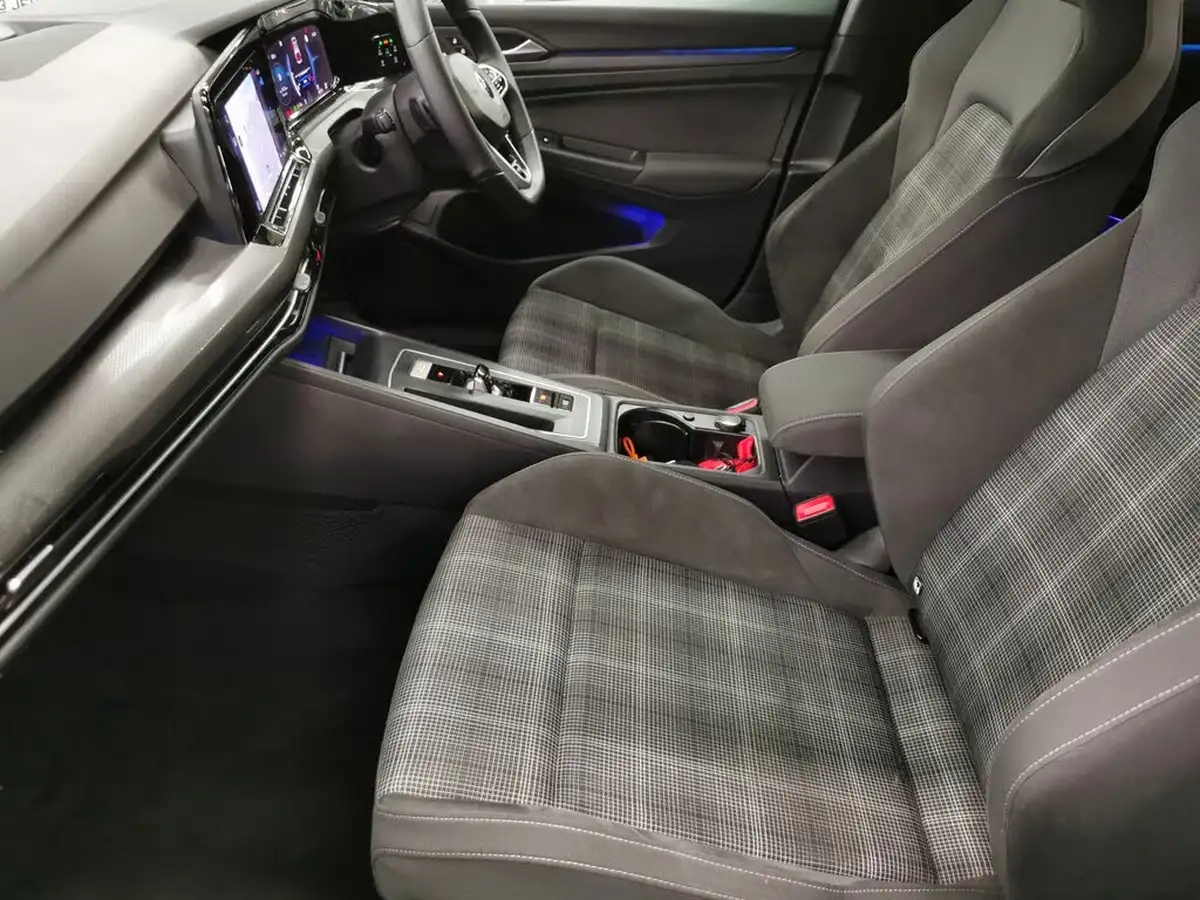 2021-volkswagen-golf-20tdi-gtd-big-2