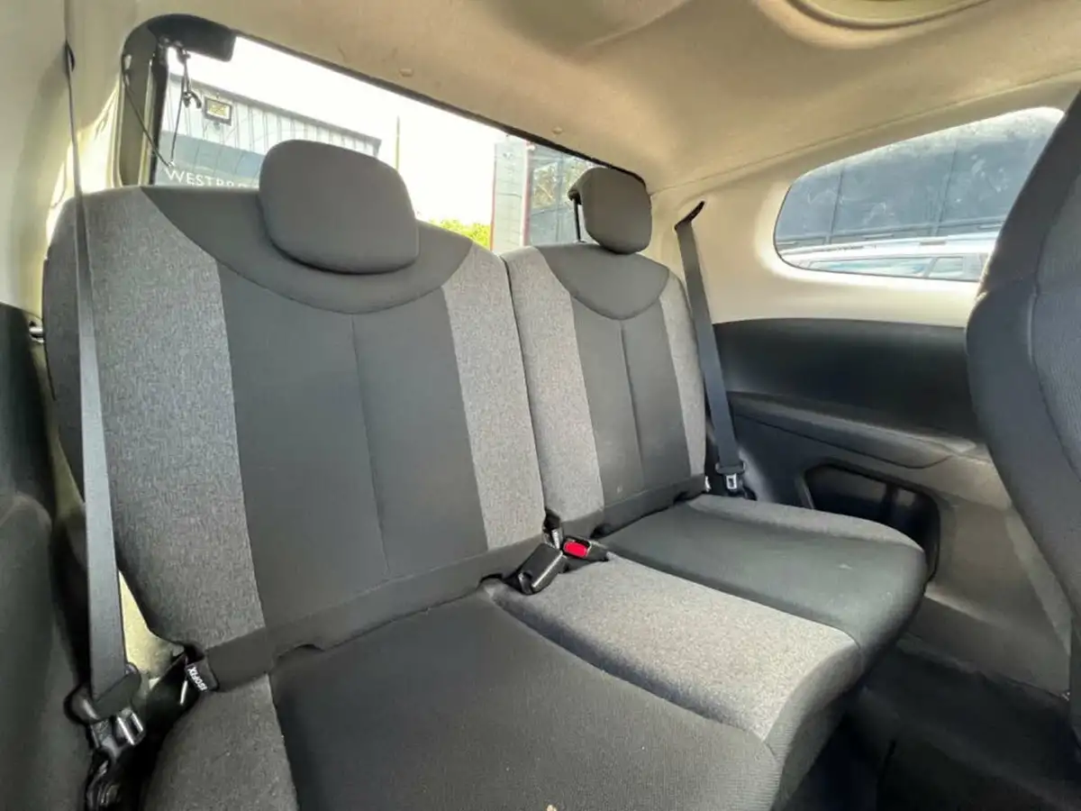 2015-citroen-c1-12-puretech-airscape-flair-3d-big-17