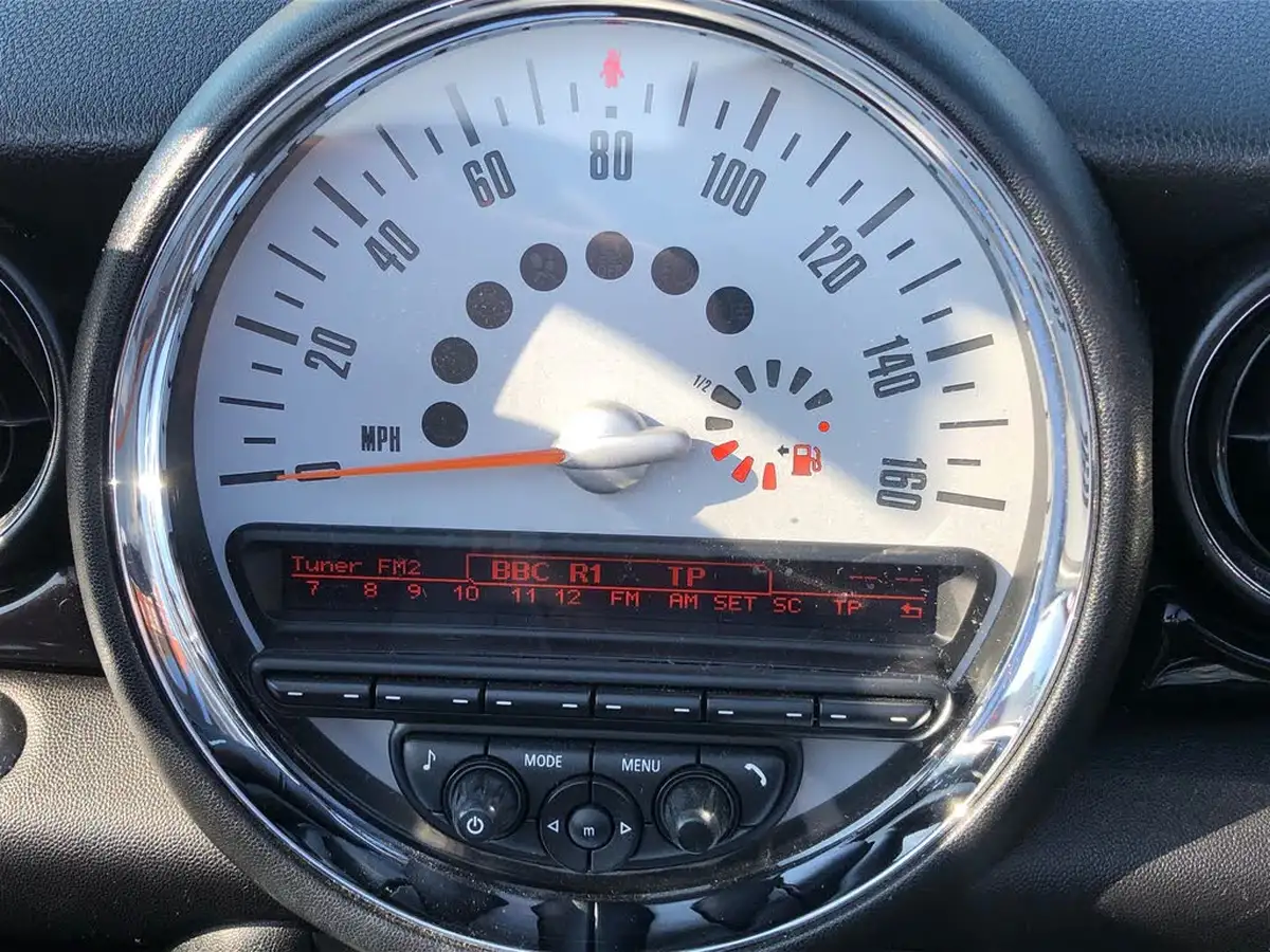 2011-mini-cooper-16-cooper-122bhp-convertible-2d-big-15