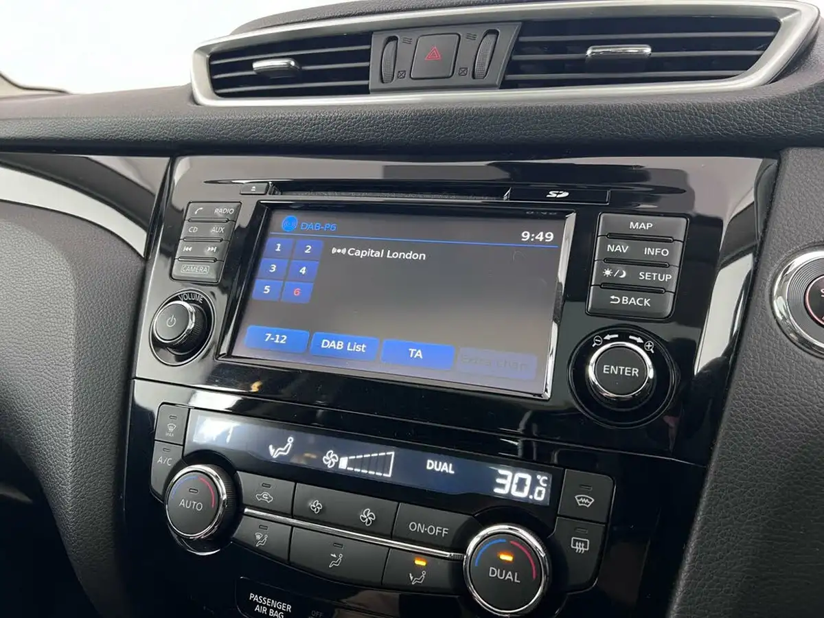 2017-nissan-qashqai-12-dig-t-tekna-big-34