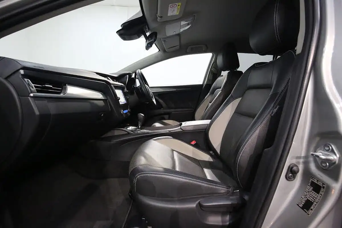 2017-toyota-avensis-18-v-matic-business-edition-plus-touring-sports-5d-cvt-big-18