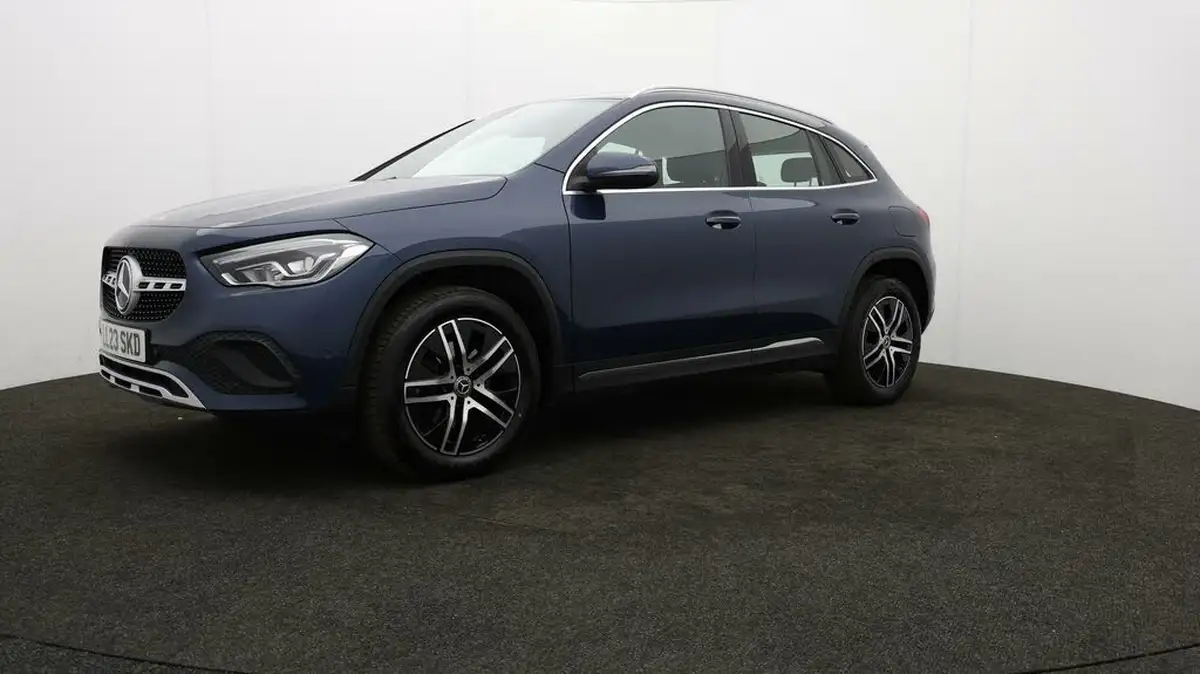 2023-mercedes-benz-gla-class-13-gla-200-sport-executive-station-wagon-big-2