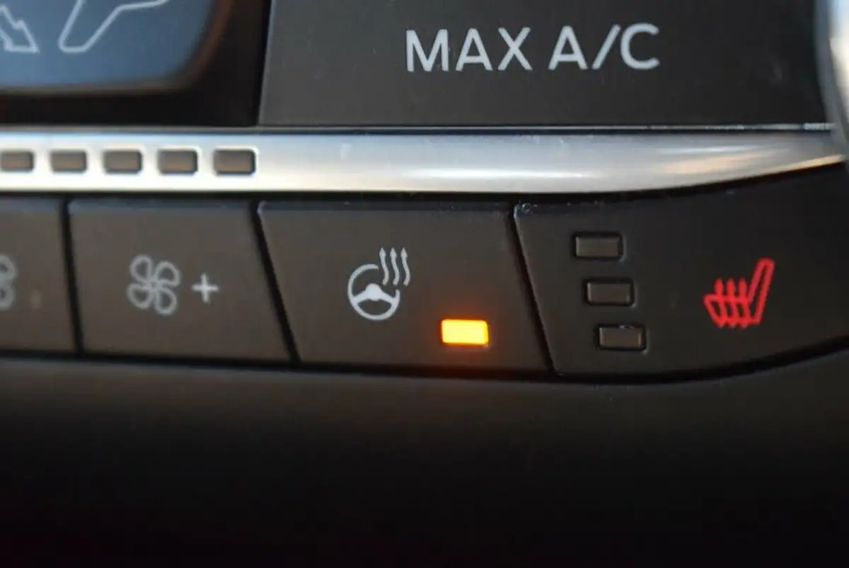 2020-ford-focus-10t-st-line-x-edition-155ps-hybrid-mhev-hatchback-big-2