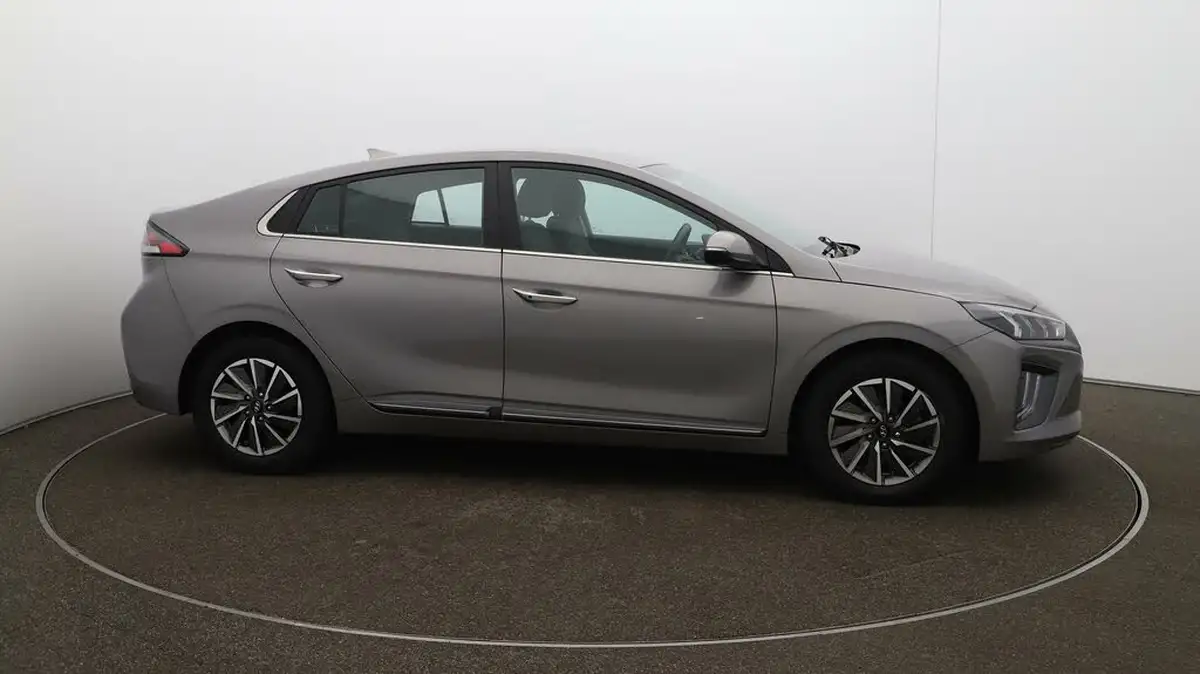 2022-hyundai-ioniq-e-premium-electric-big-39