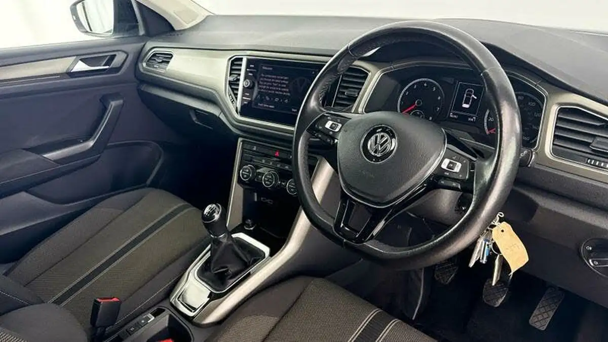 2020-volkswagen-t-roc-10-tsi-design-115ps-hatchback-5d-big-5