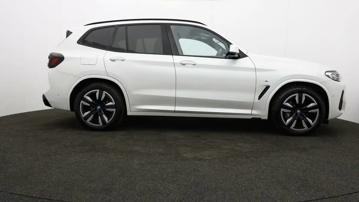 2022-bmw-ix3-e-m-sport-big-32